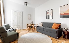 Global Living - Design Apartment I Central I Smart-Tv I Kitchen I Berlin